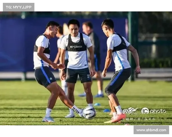 如何帮助足球运动员顺利过渡到退役后职业生涯的多元转型与发展