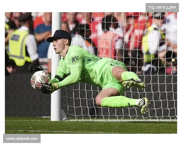 如何通过观察守门员动作和球场环境判断扑点球方向的技巧