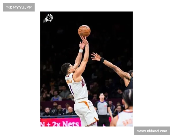 布克场均得分突破新高 领衔太阳队攻势助力球队冲击季后赛