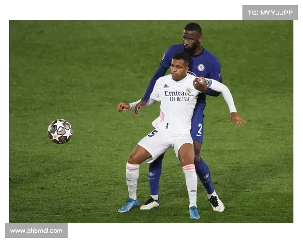 帕雷德斯与罗德里戈足球历程对比分析及其成长轨迹探讨